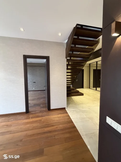 5 room Flat For Sale. Vake