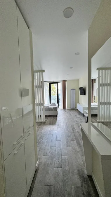 Новую большую студию в Next Apartments