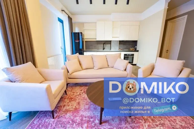 1+1, 2/3 этаж , 62 кв/м 1250 USD/месяц улица М. Зичи, 12 Депозит: 1250 USD Описание: Сдаётся 2-комнатная квартира с полной мебелью и бытовой техникой. Дом новый, 3 этажа. Тихая улица в центре города. Можно с домашними животными. Условия оплаты: первый и последний месяц. Без запрета на питомцев Балкон