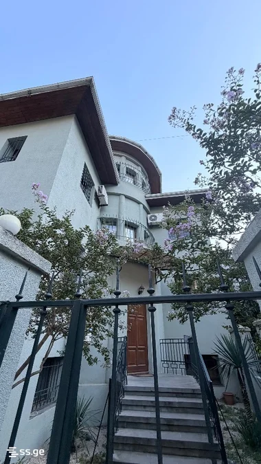 3-этажный частный дом, 580 м², в Ваке