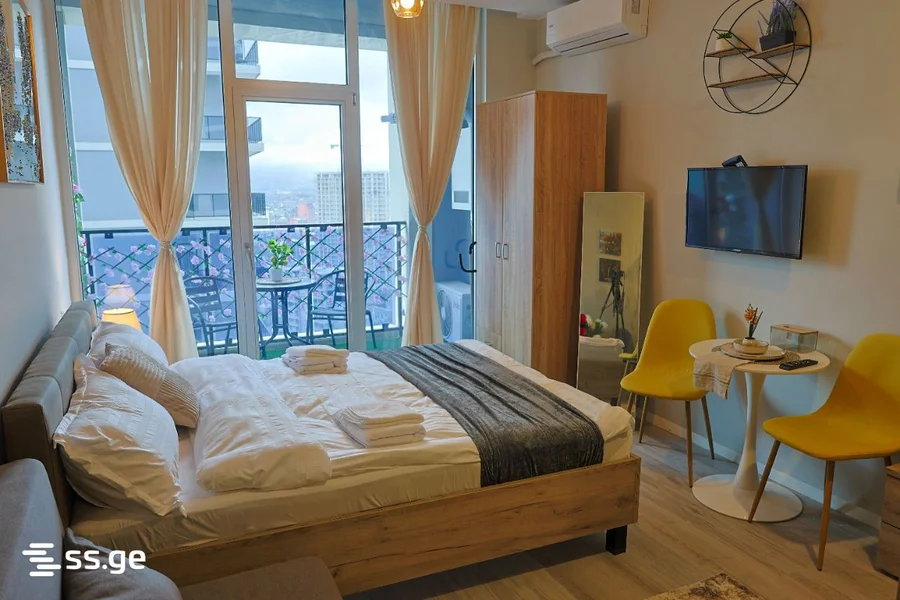 1+1 на Komuna Tower აეროპორტის გზატ. 10 Airport District