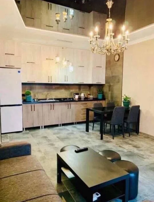 1+1 в Старом городе, $700