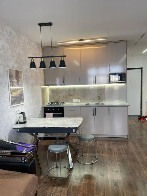 2-комнатная квартира в Black Sea Tower, $800