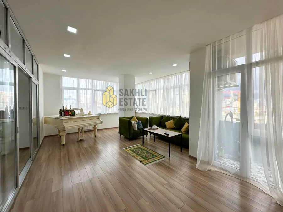 3-комнатная квартира, 94 м², $900/мес