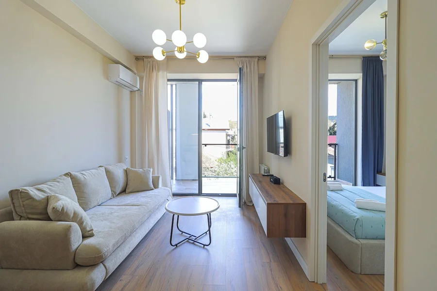 Современная 1-комнатная квартира в Garden Hills с балконом - Wehost