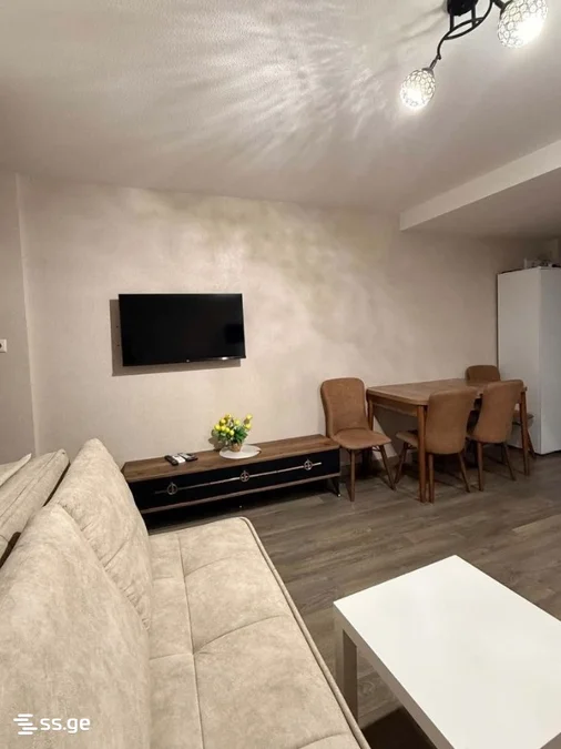 3-комнатная квартира, 75 м², $600