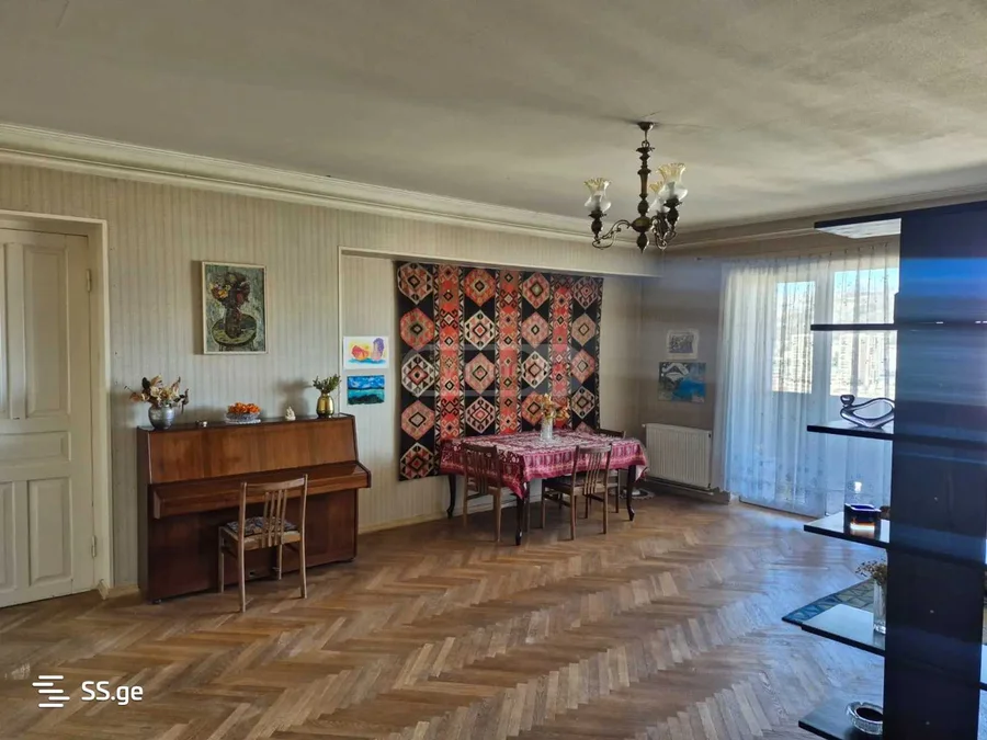 6-комнатная квартира в Тбилиси