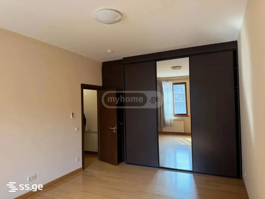 3 room Flat For Rent. Vake