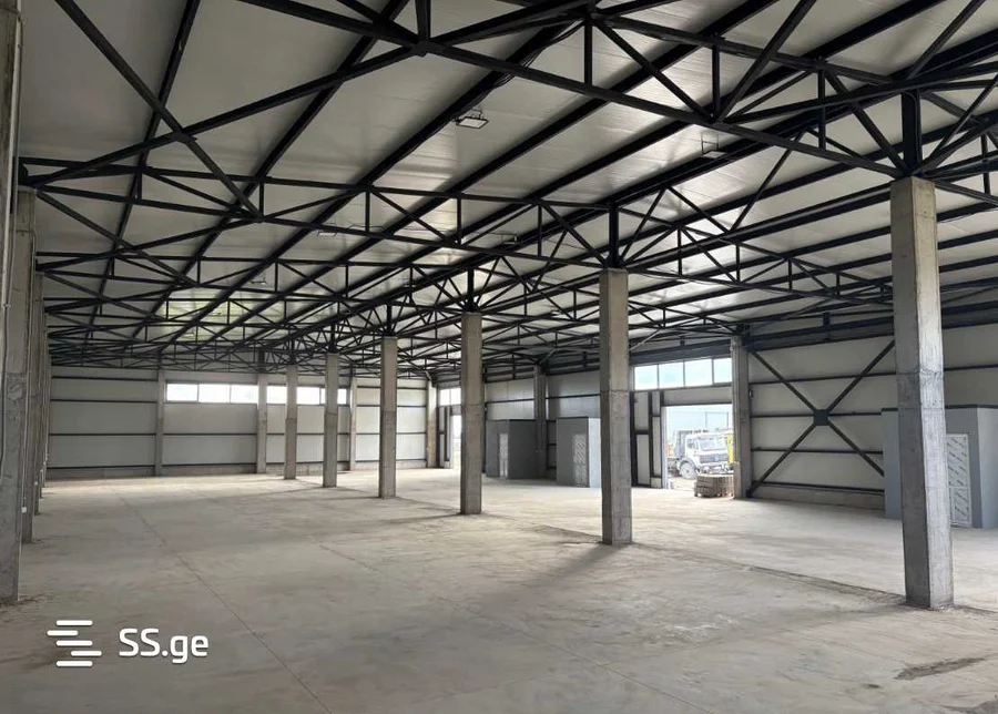 Store-Industrial property For Rent. Lilo