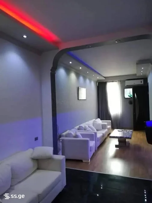 1+1 в комплексе Гумбати, 15 этаж, $500 до июля