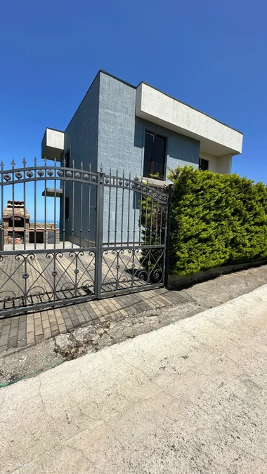 7 room Private House For Sale