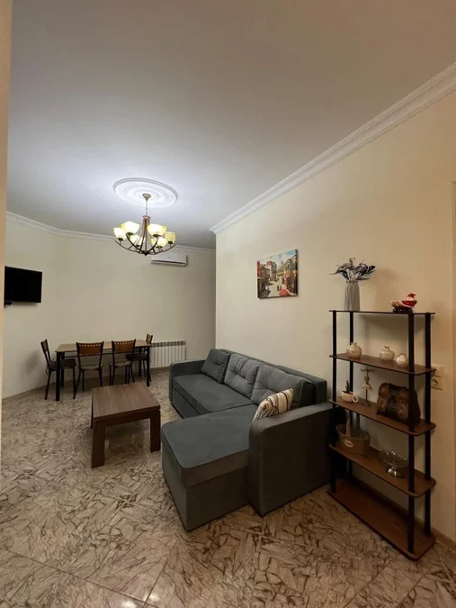 3-комнатная квартира с 2 спальнями, ул. Клдиашвили 14, $800