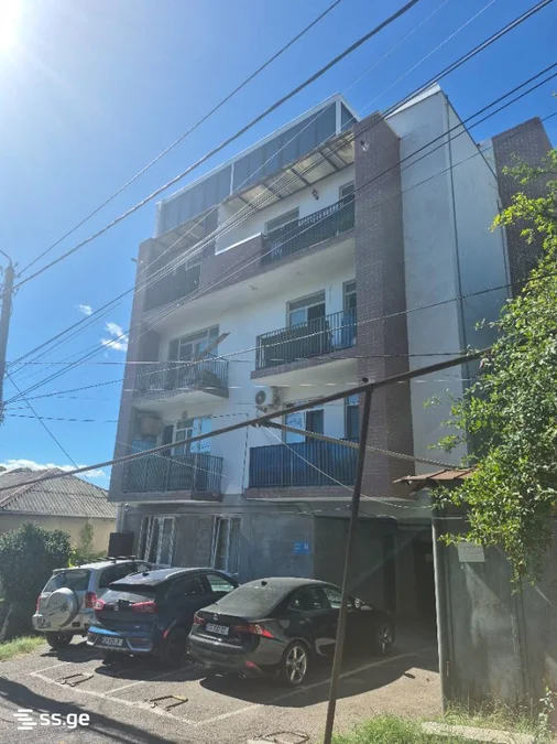 6 room Flat For Sale. Isani