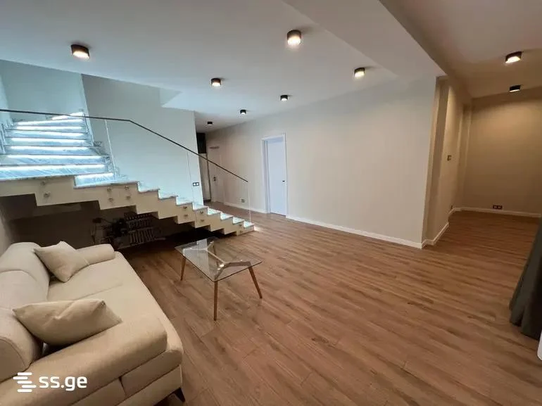 7 room Flat For Sale. Vake