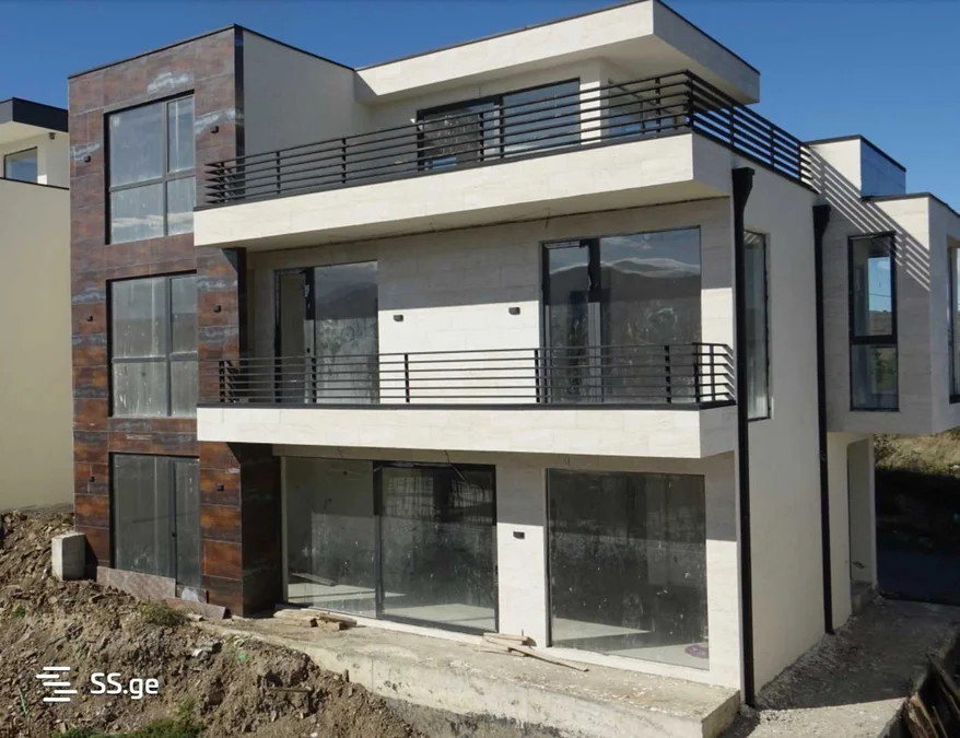 8 room Private House For Sale. Lisi lake