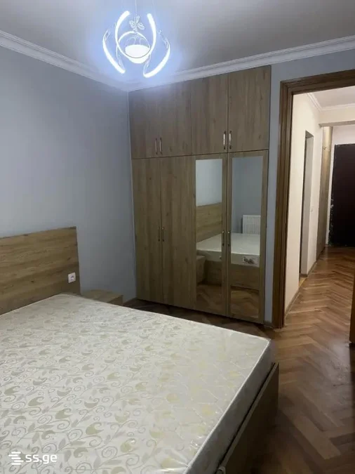 4-комнатная квартира в Тбилиси
