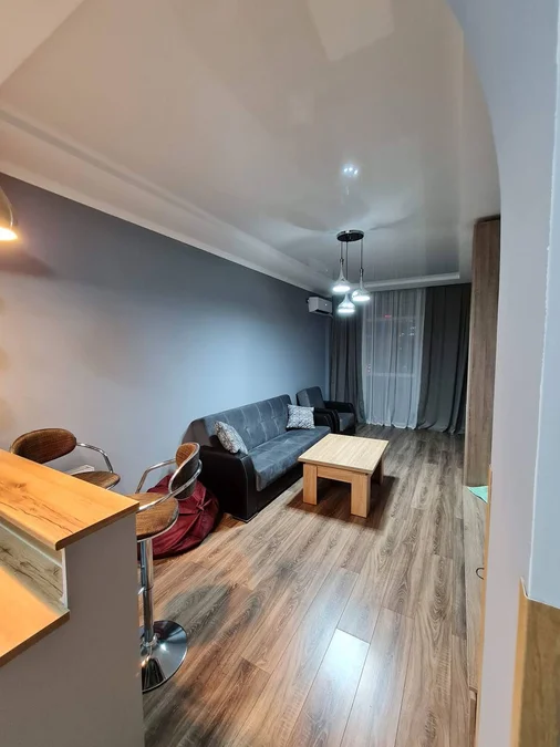 3-комнатная квартира, 67 м², $800