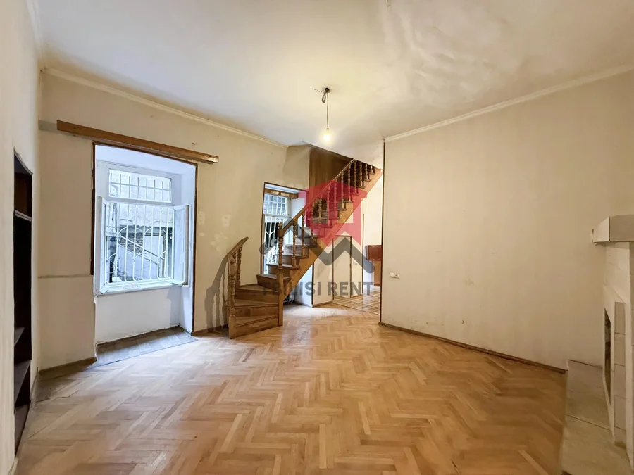 2-комнатная квартира, 50 м², $300