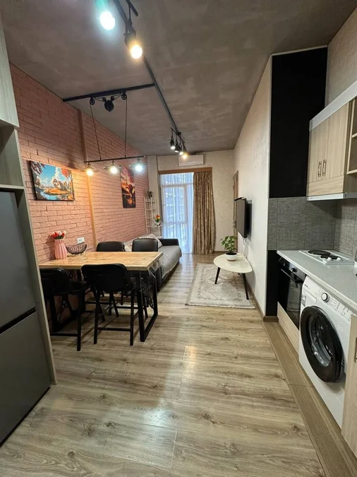 1+1 на Sherif Khimshiashvili St 65 Khimshiashvili District