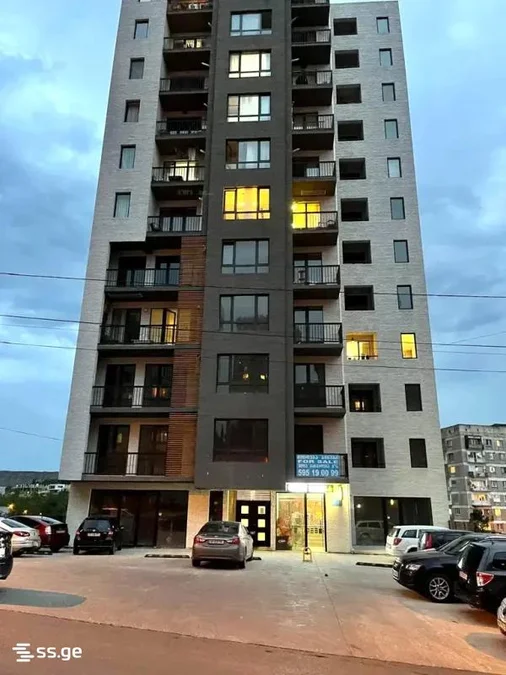 Room Commercial space For Sale. Lisi lake