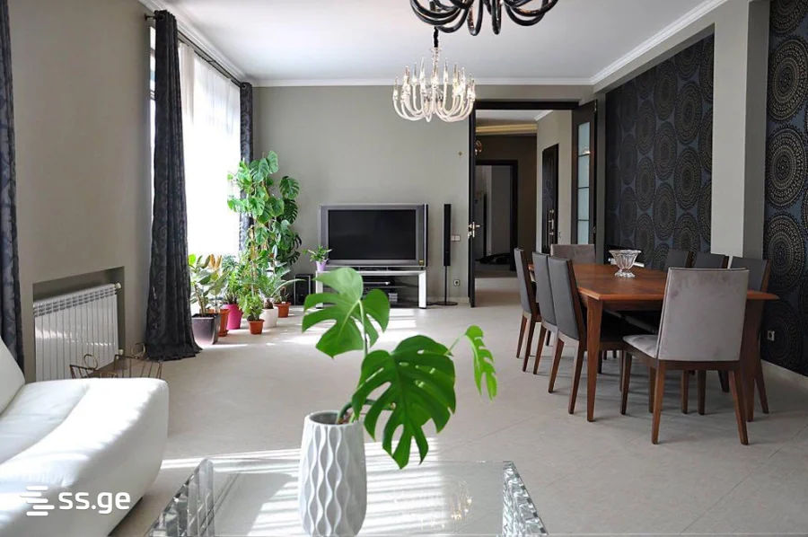 6 room Flat For Sale. Vake