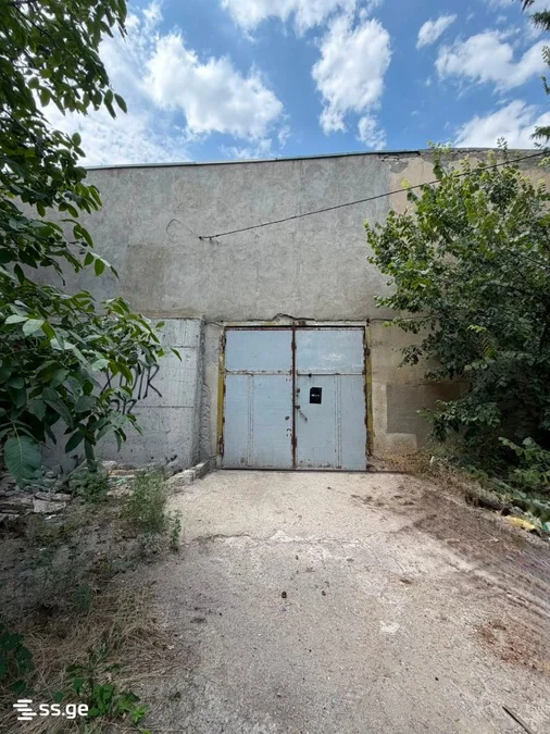 Store-Industrial property For Rent. Lilo