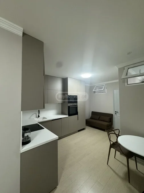 3-комнатная квартира, 54 м², $550