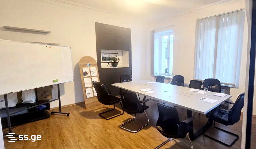 4 room Office For Rent. Vera