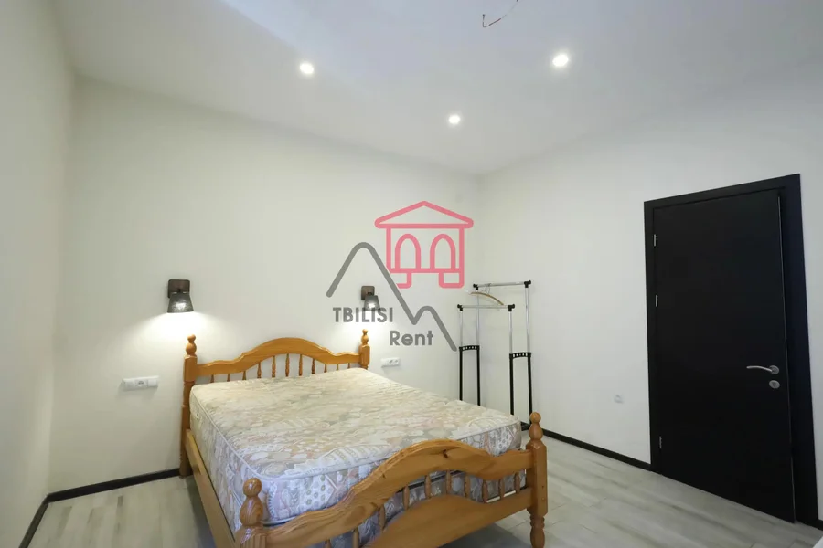 5-комнатная квартира, 145 м², $1800