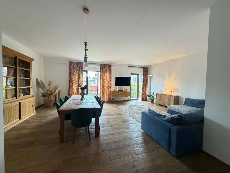 4-комнатная квартира, 185 м², $2000
