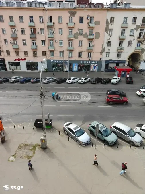 4-комнатная квартира в Тбилиси