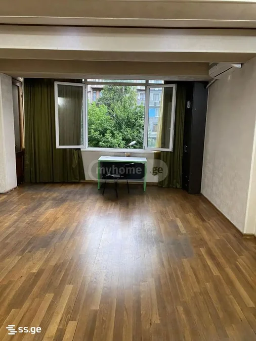 4-комнатная квартира в Тбилиси