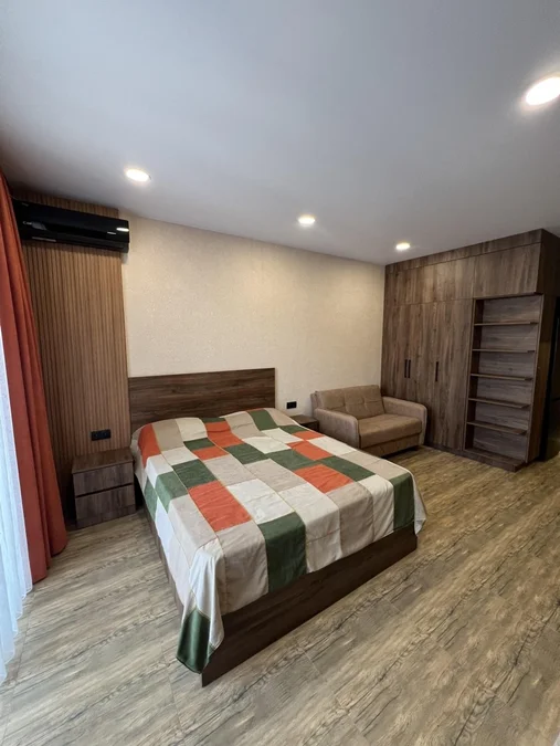 1+1 на Anatoli Kacharava St, 5 5 Agmashenebeli