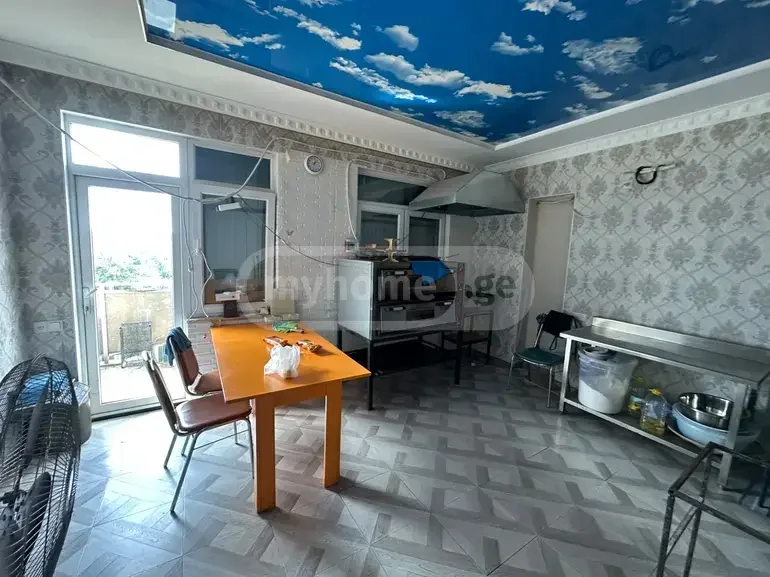 Универсальное коммерческое помещение в районе Кахабри