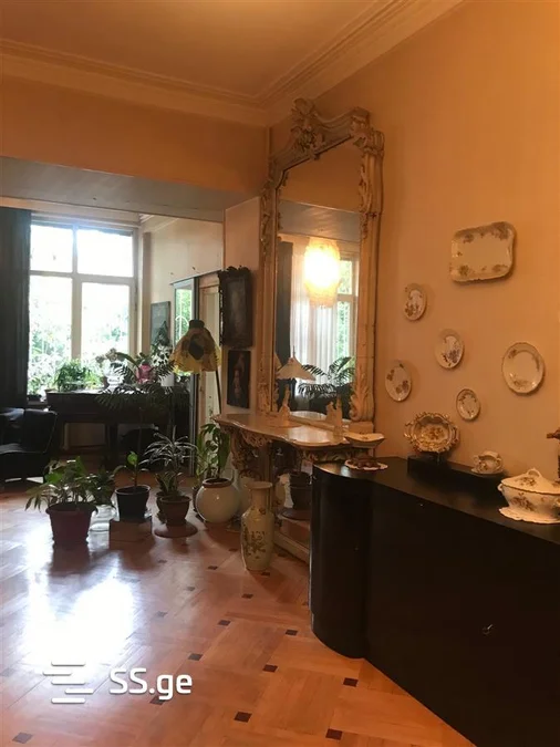 6-комнатная квартира в Тбилиси