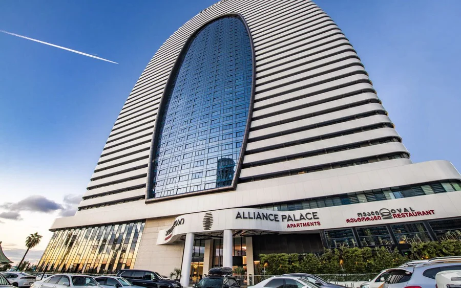 Двухкомнатную 1+1 в Alliance Palace