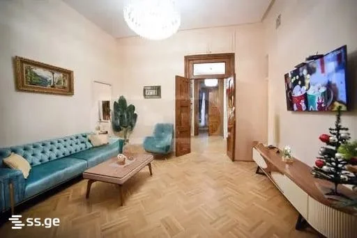 6 room Flat For Rent. Vera