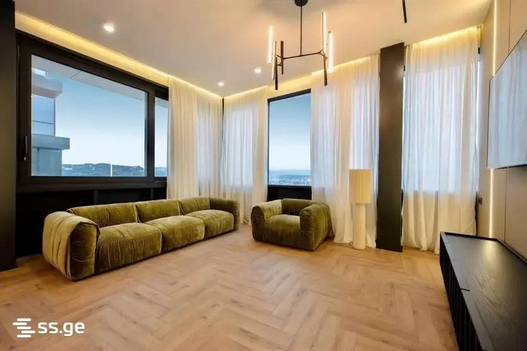 Axis Towers: 3-комнатная, 82.0 м²