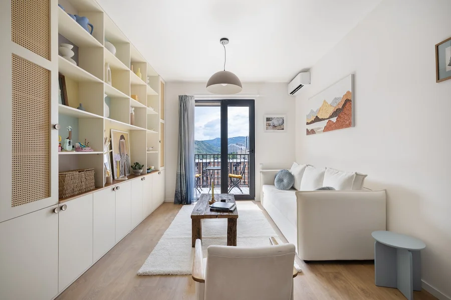 Lumière | Bright Comfort with Mountain Views