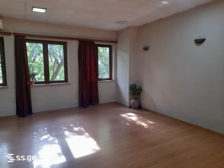 Commercial space For Rent. Sololaki