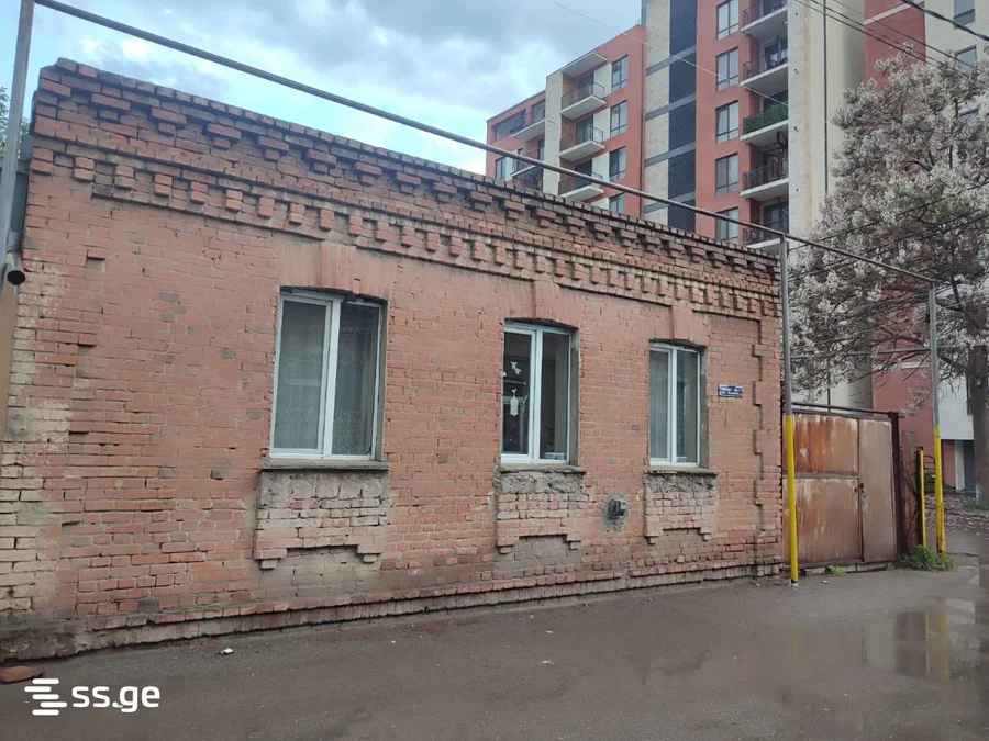 Commercial space For Sale. Isani