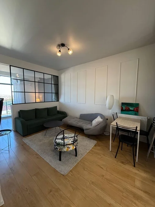 Рядом улица Атени: 2-комнатная, 62,0 м²