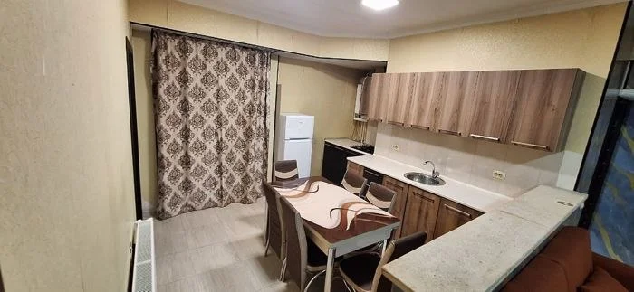 3 комнаты, 2 спальни, $600