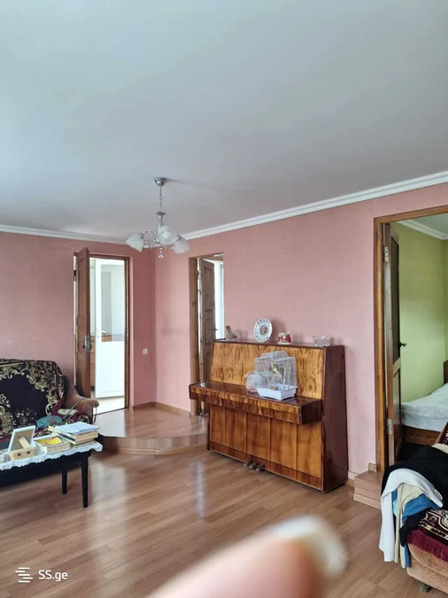 7 room Private House For Sale. Isani