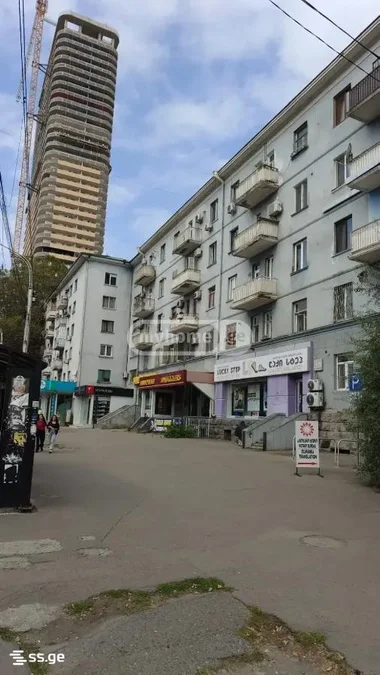 4-комнатная квартира в Тбилиси