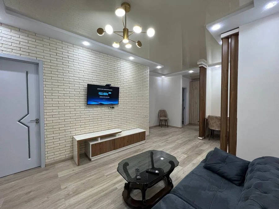 Квартира с 2 спальнями, ул. Аслан Абашидзе, $700
