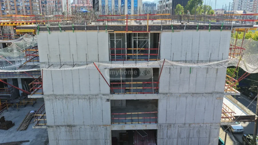 4-комнатная квартира в районе Багратиони