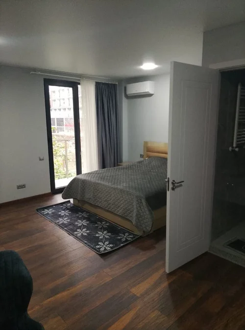 Студия с новым ремонтом в 3х этажном новом доме с ухоженной территорией