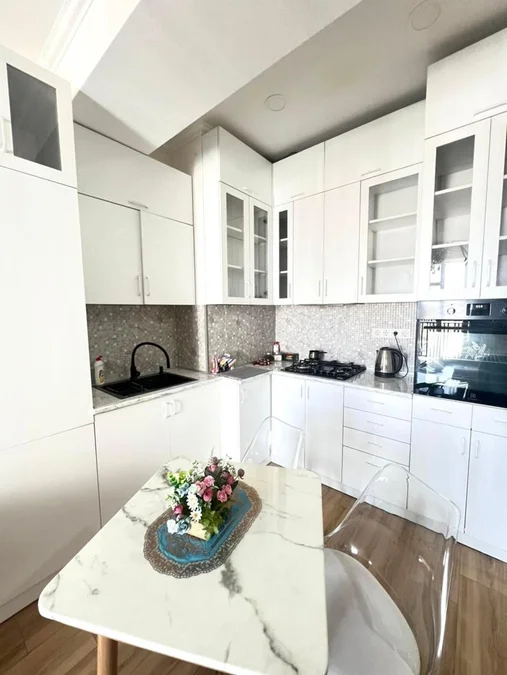Арчи Исани: 2-комнатная, 58.0 м²