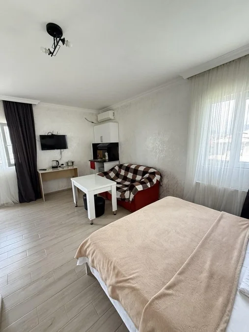 Студия в частном доме у Metro City, $330